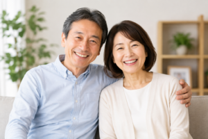 インプラント治療で快適な生活を送る中高年夫婦の様子北新地